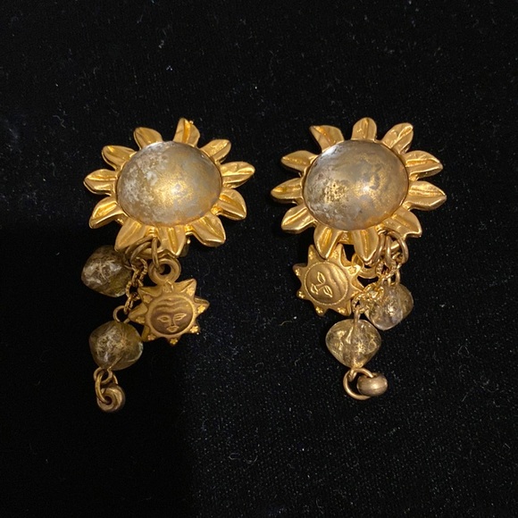 Earrings - Picture 1 of 2
